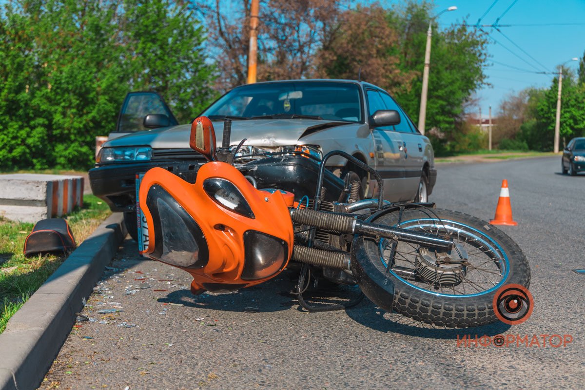 Оба транспортных средства остановились на обочине