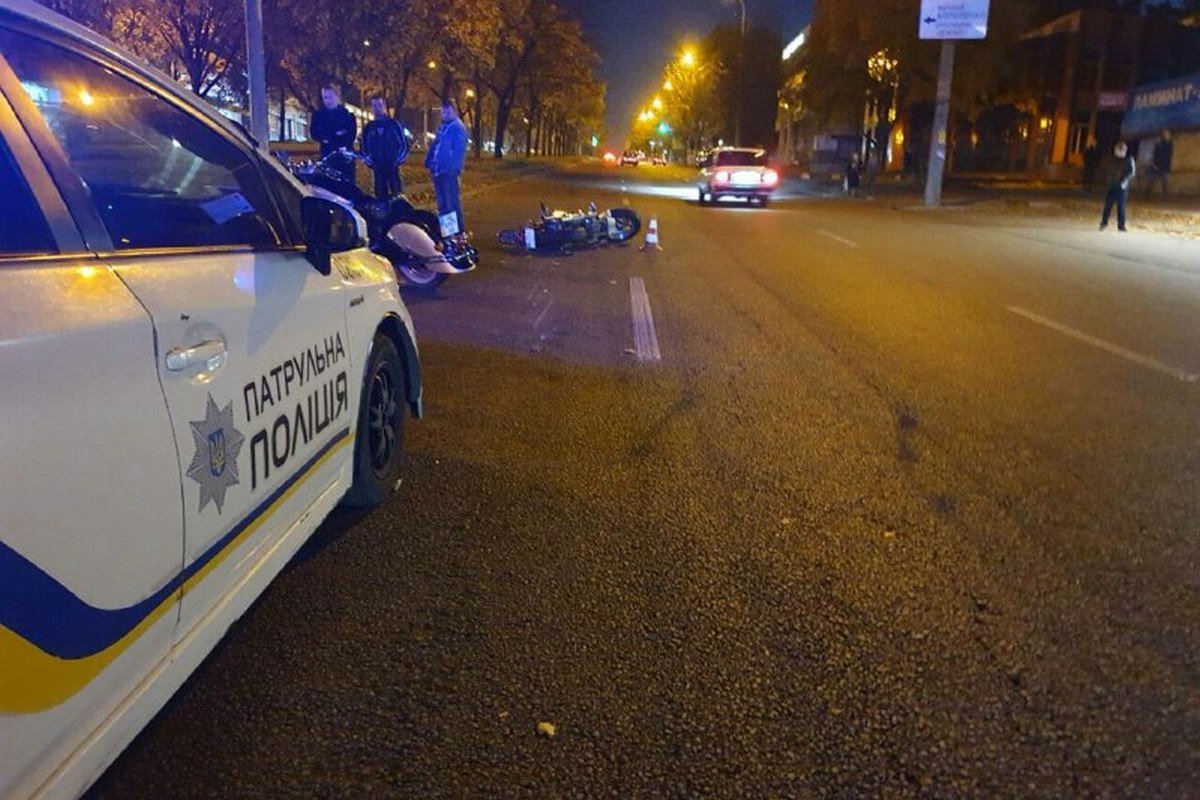 Водитель мотоцикла сбил пешехода Водитель мотоцикла сбил пешехода