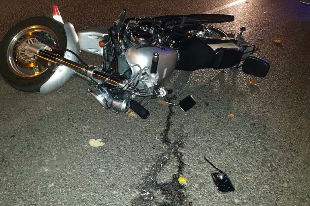 Мотоцикл двигался со стороны улицы Ульянова в направлении проспекта Филиппа Орлика Мотоцикл двигался со стороны улицы Ульянова в направлении проспекта Филиппа Орлика