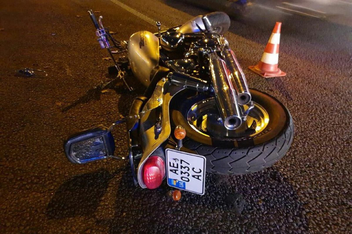 Пешеход переходил дорогу в неположенном месте Пешеход переходил дорогу в неположенном месте