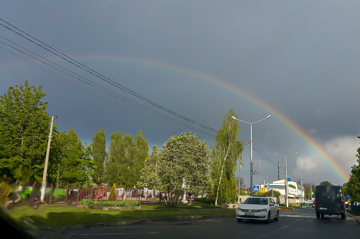 Если мечтаешь поймать радугу - будь готов попасть под дождь