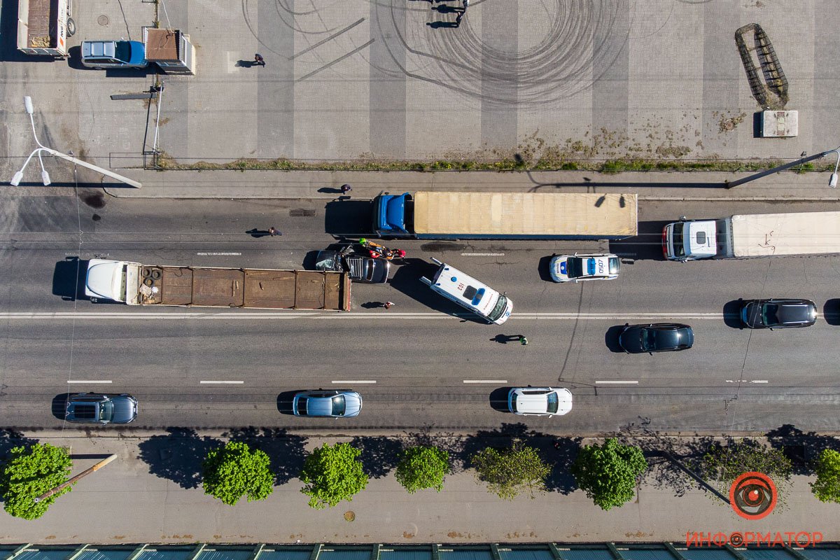 Две полосы движения в направлении речпорта перекрыты