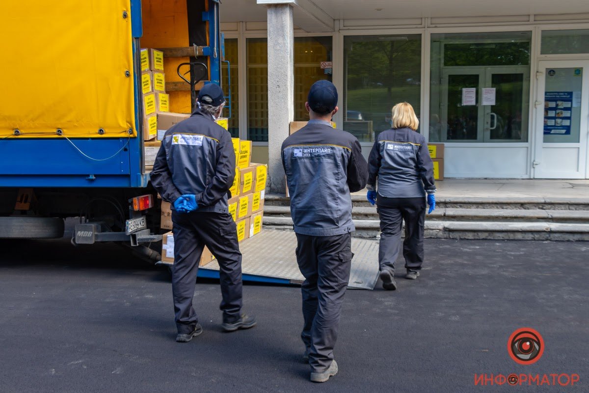 ИНТЕРПАЙП и БФ "Відродження регіону" передали большую партию СИЗ медикам Днепра 6