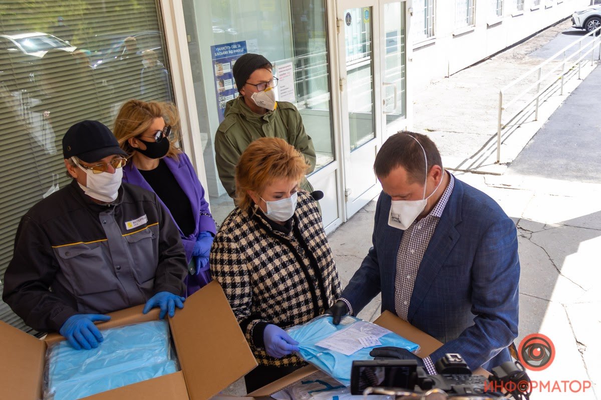 ИНТЕРПАЙП и БФ "Відродження регіону" передали большую партию СИЗ медикам Днепра 7