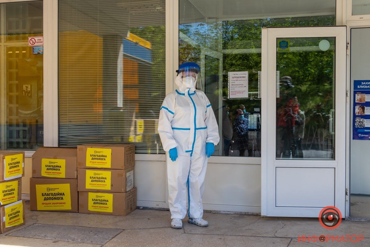 ИНТЕРПАЙП и БФ "Відродження регіону" передали большую партию СИЗ медикам Днепра 9