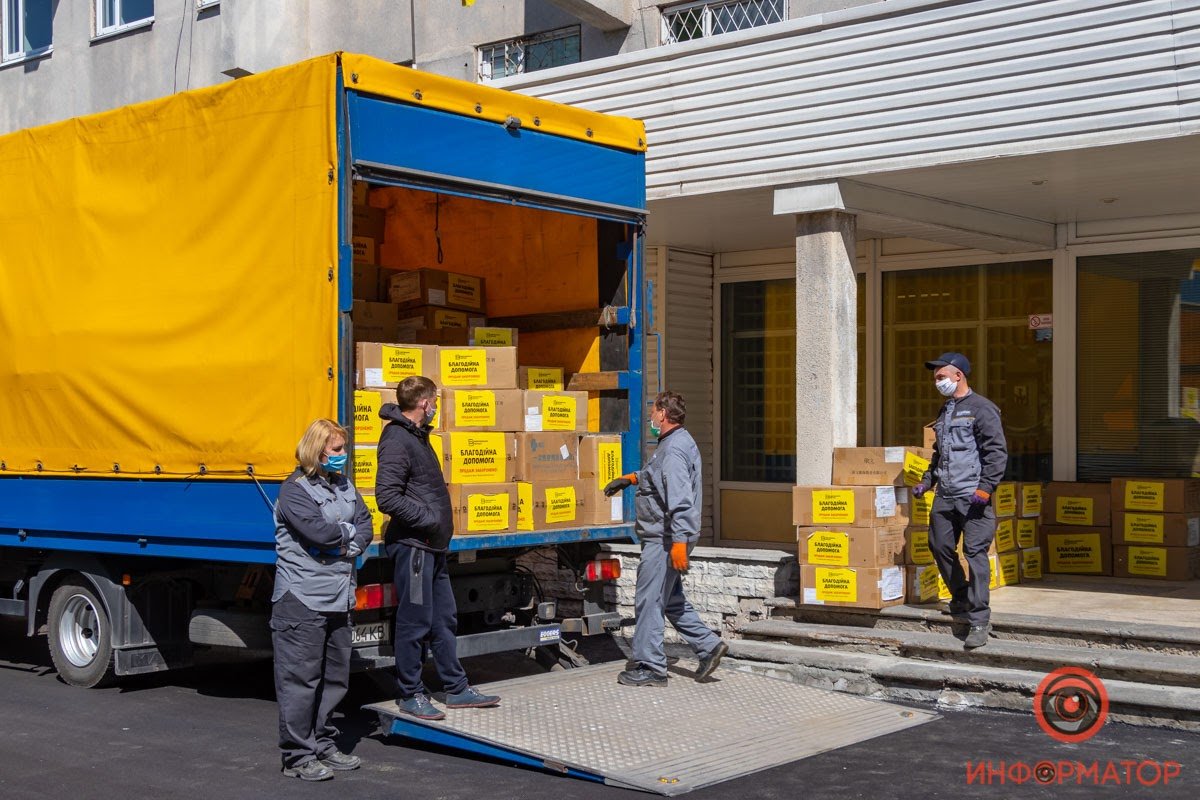 ИНТЕРПАЙП и БФ "Відродження регіону" передали большую партию СИЗ медикам Днепра 11