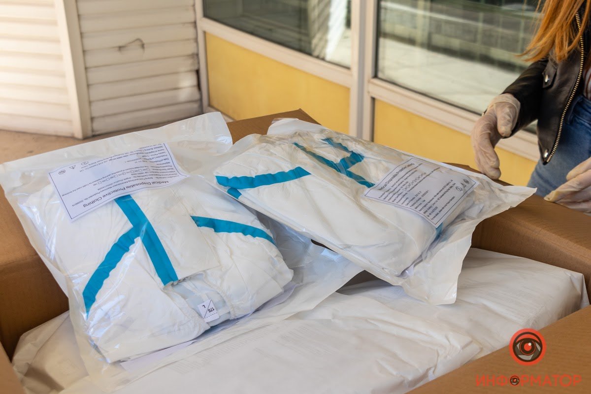 ИНТЕРПАЙП и БФ "Відродження регіону" передали большую партию СИЗ медикам Днепра 13