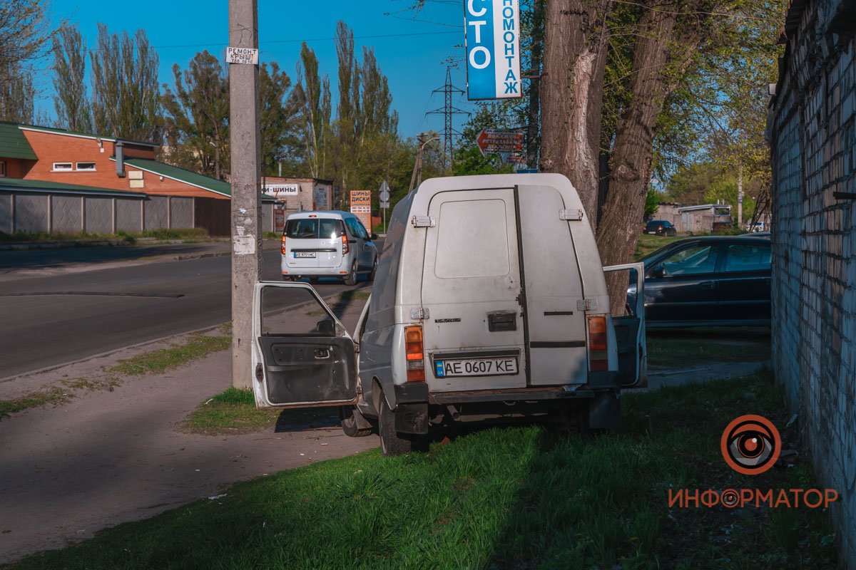 ЗАЗ не вошел в поворот и вылетел на обочину ЗАЗ не вошел в поворот и вылетел на обочину