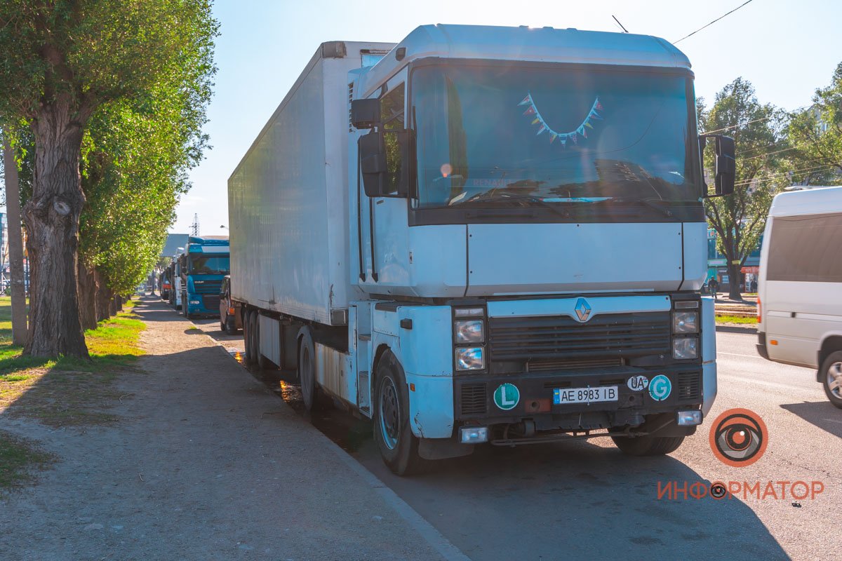 Автомобиль источает неприятный запах Автомобиль источает неприятный запах
