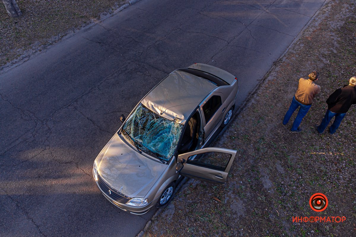 В Днепре на Кротова Renault столкнулся с велосипедистом: пострадал мужчина 1
