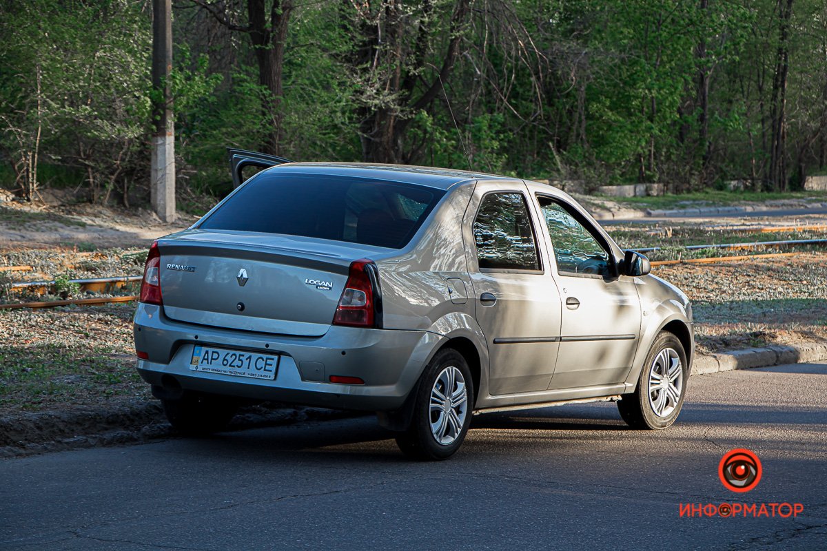 В Днепре на Кротова Renault столкнулся с велосипедистом: пострадал мужчина 2