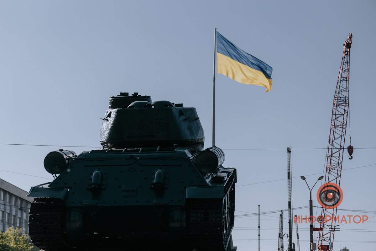 Цвета, которые идут военной технике: хаки, желто-сероватый, серо-зеленоватый, драб, зеленовато-серый, серовато-голубой, голубовато-серый и оливковый