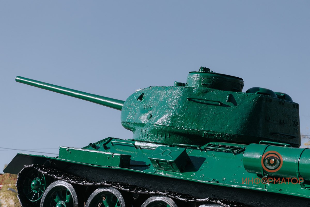 Главными правилами при подборе защитных цветов являются: тусклость цвета, невозможность однозначно назвать данный цвет, его матовость. 