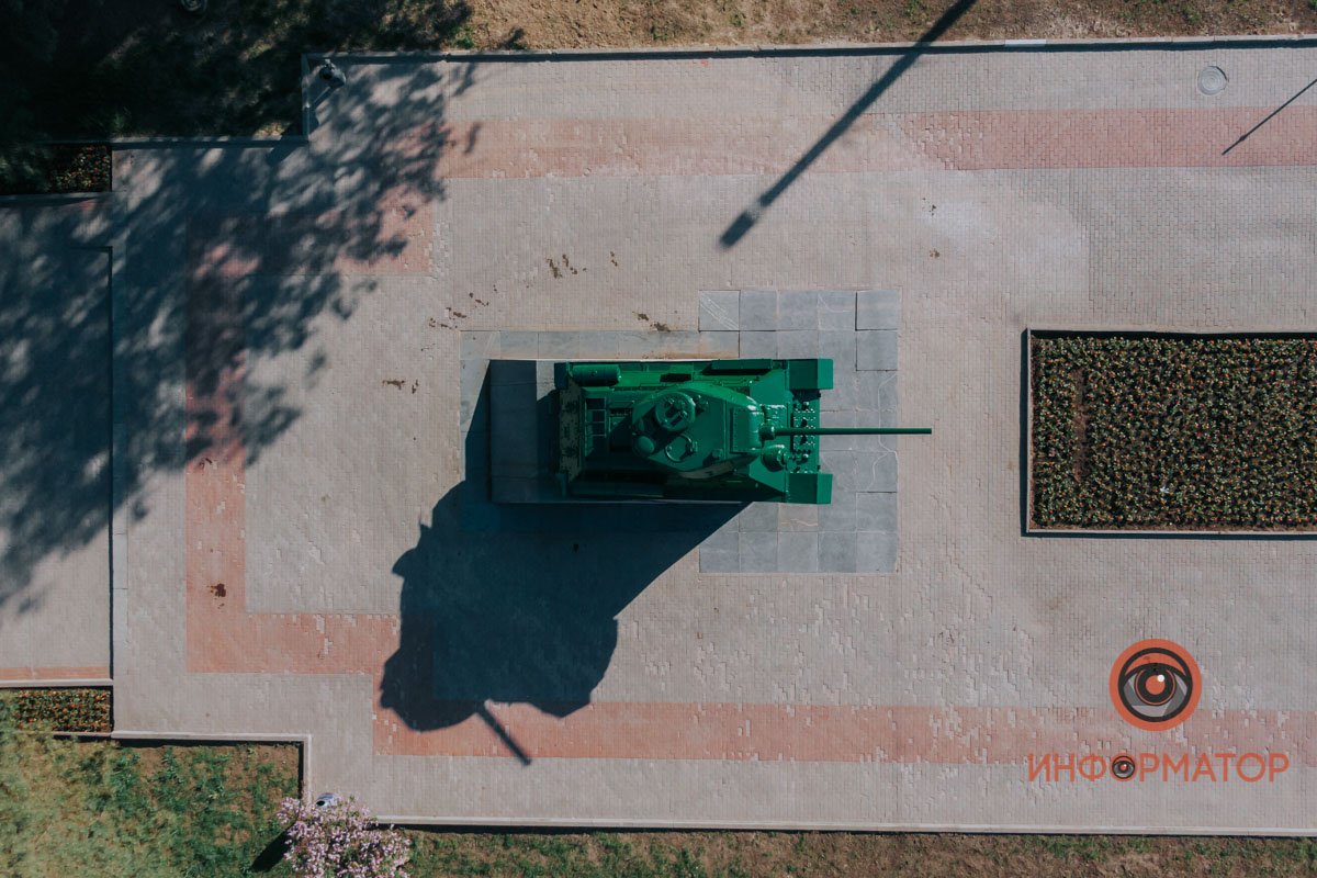 Танк на пересечении Яворницкого и Гагарина