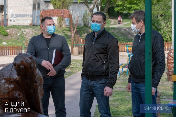 Мэр Каменского объехал скверы, парки и места общего пользования 1