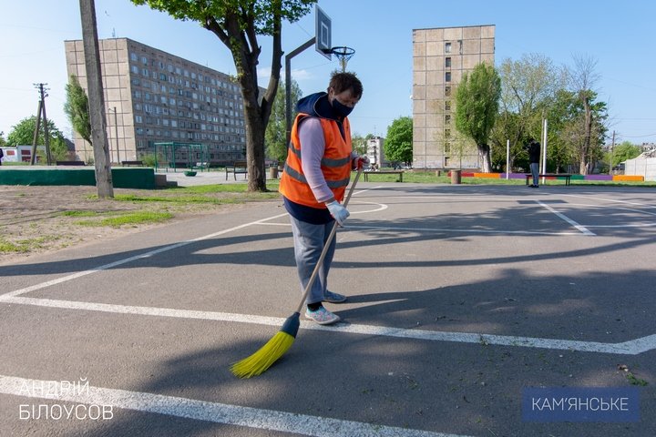 Мэр Каменского объехал скверы, парки и места общего пользования 2