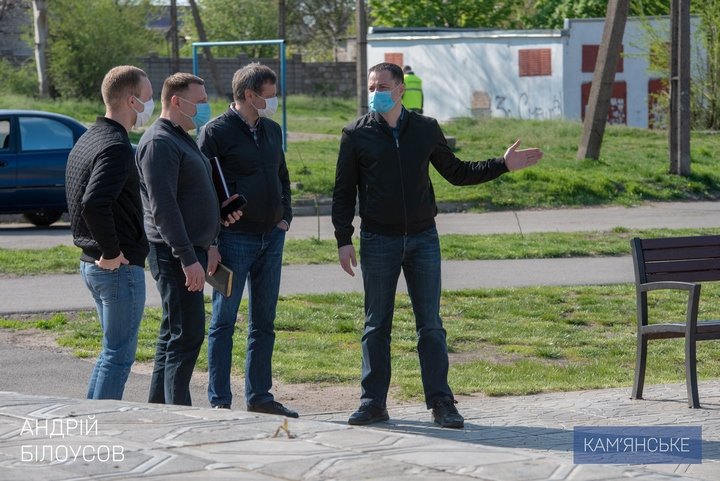Мэр Каменского объехал скверы, парки и места общего пользования 3