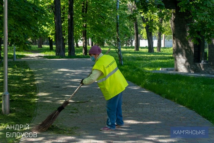 Мэр Каменского объехал скверы, парки и места общего пользования 5