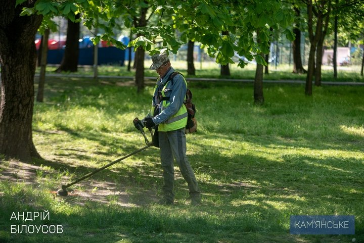 Мэр Каменского объехал скверы, парки и места общего пользования 7