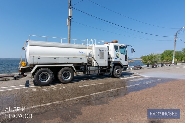 Мэр Каменского объехал скверы, парки и места общего пользования 8