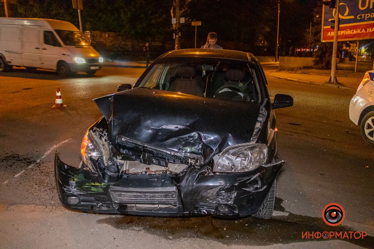 Chevrolet ехал по улице Сечевых Стрельцов Chevrolet ехал по улице Сечевых Стрельцов