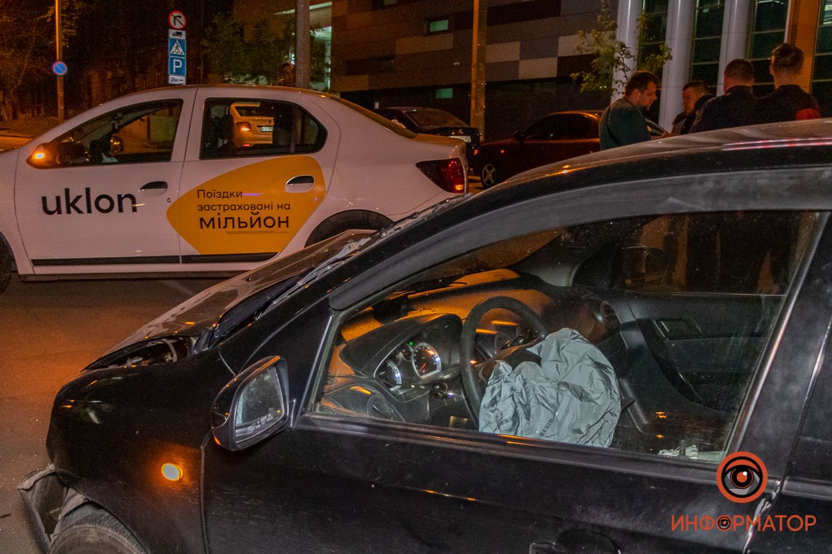 В аварии пострадал пассажир Renault В аварии пострадал пассажир Renault