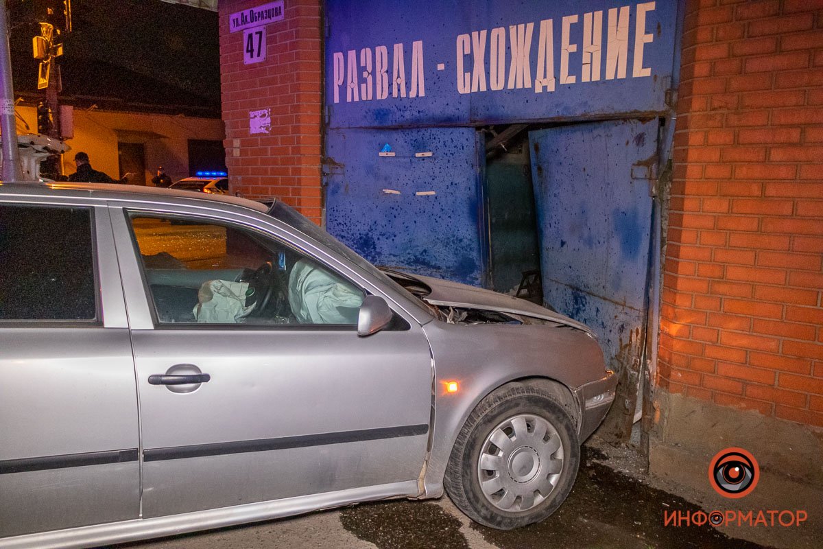 Автомобиль Skoda двигался по Байкальской Автомобиль Skoda двигался по Байкальской