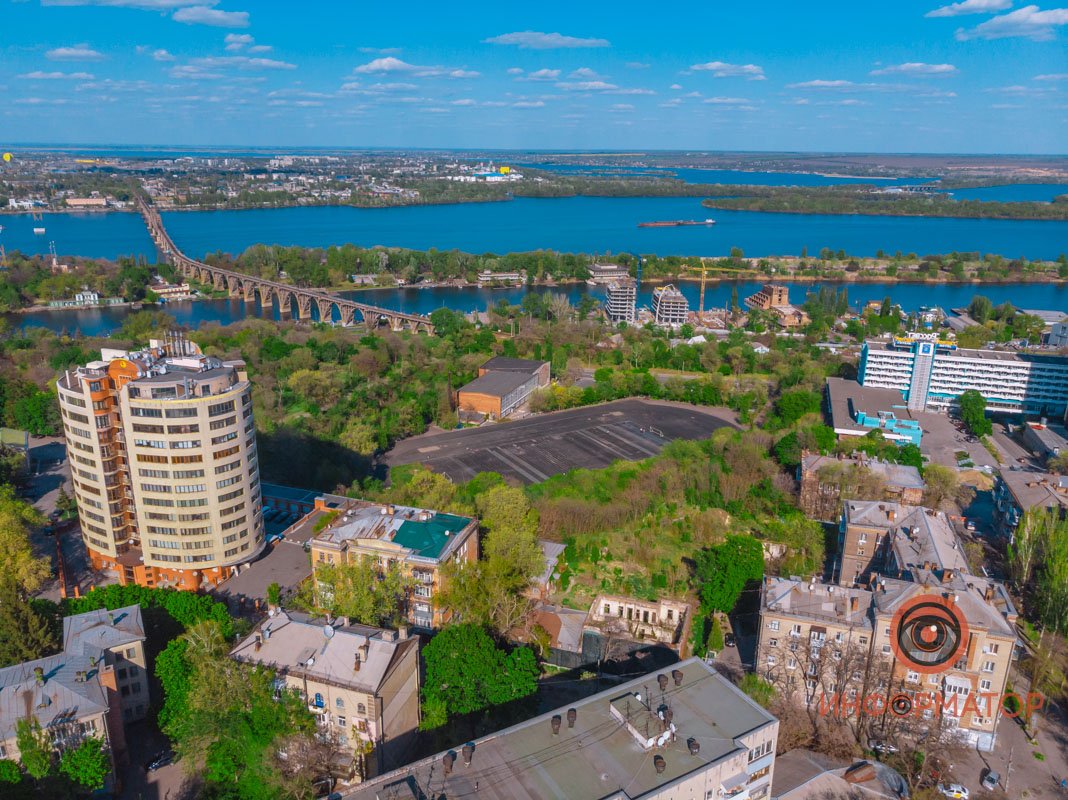 Когда не можешь понять, где стадион, а где площадка под очередную застройку Когда не можешь понять, где стадион, а где площадка под очередную застройку
