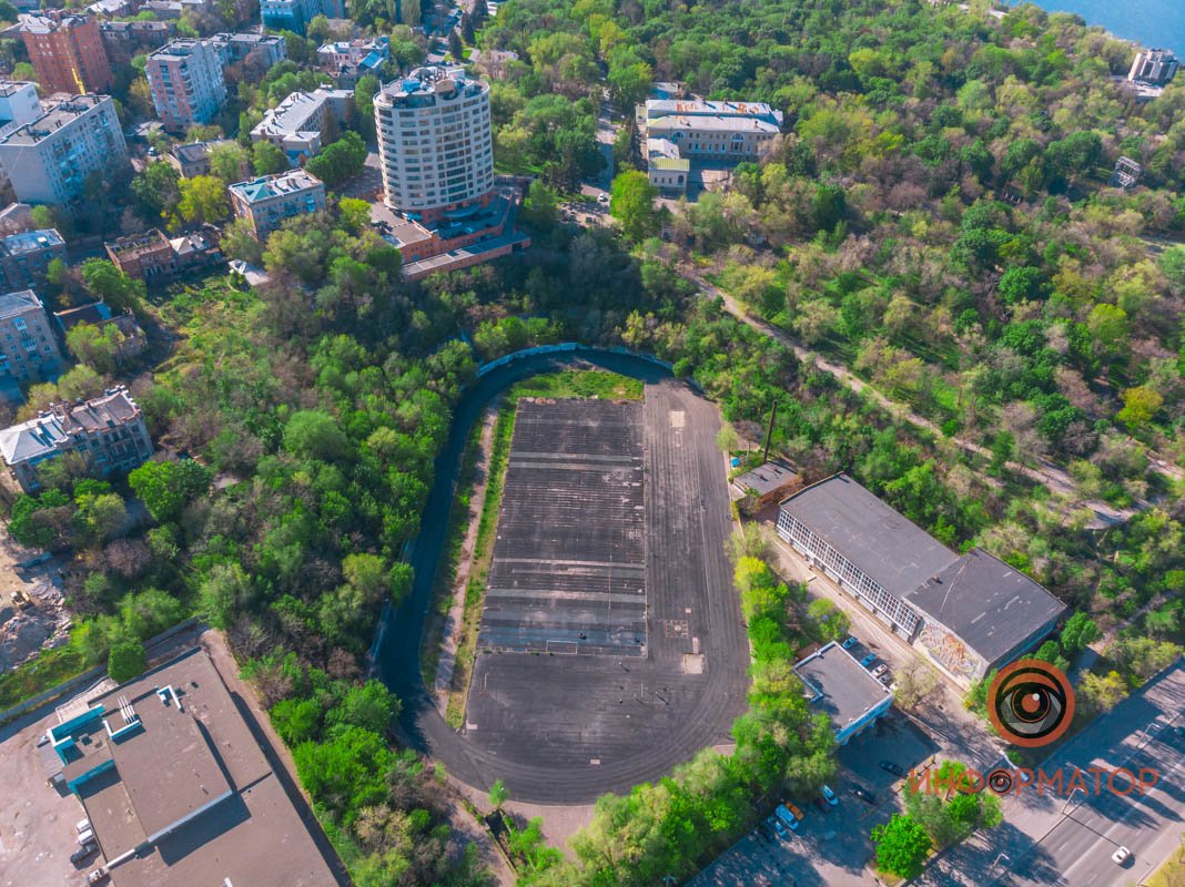 Настанет день, когда и в нашем городе появится хороший стадион Настанет день, когда и в нашем городе появится хороший стадион