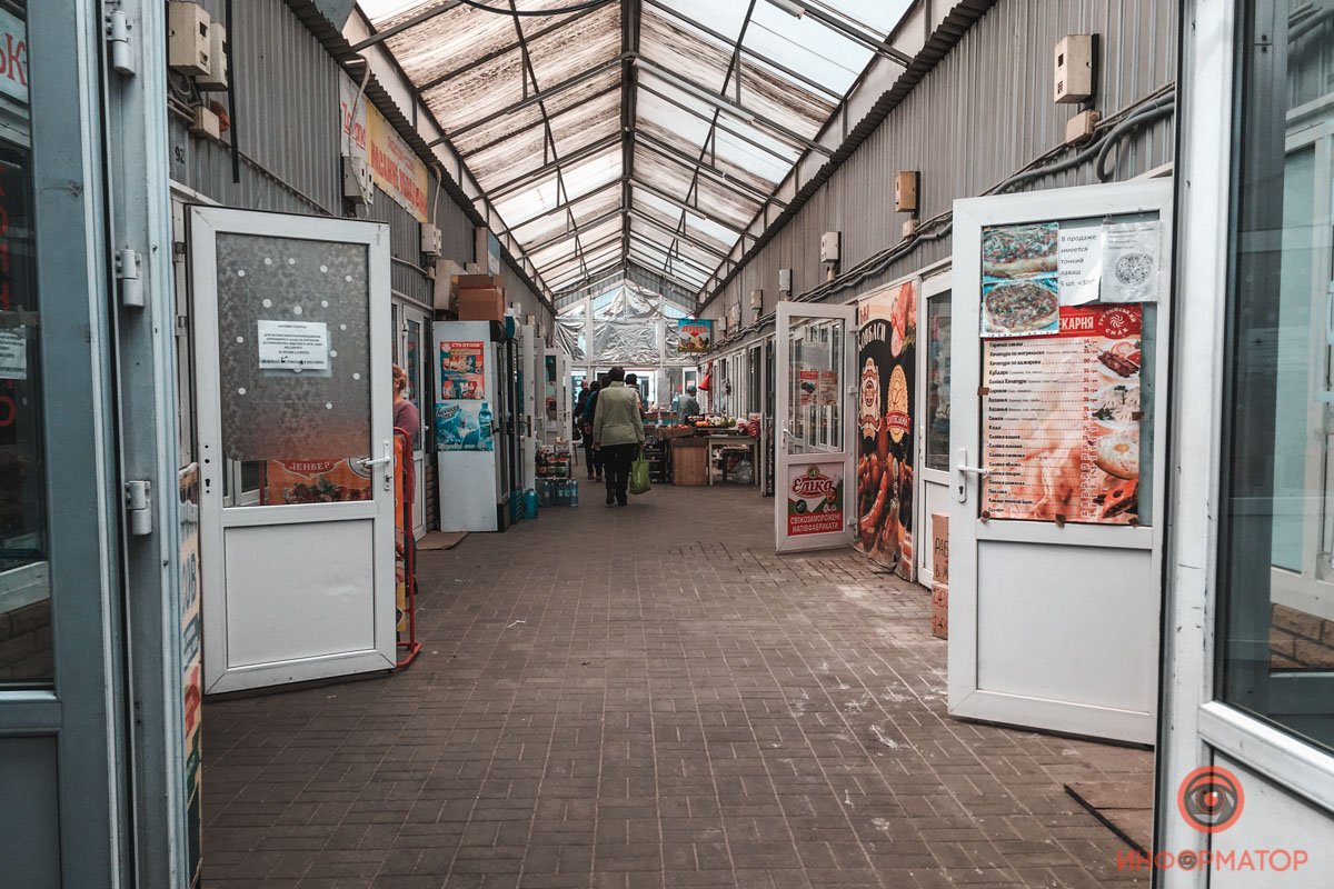 Спасает то, что на рынке в принципе мало людей