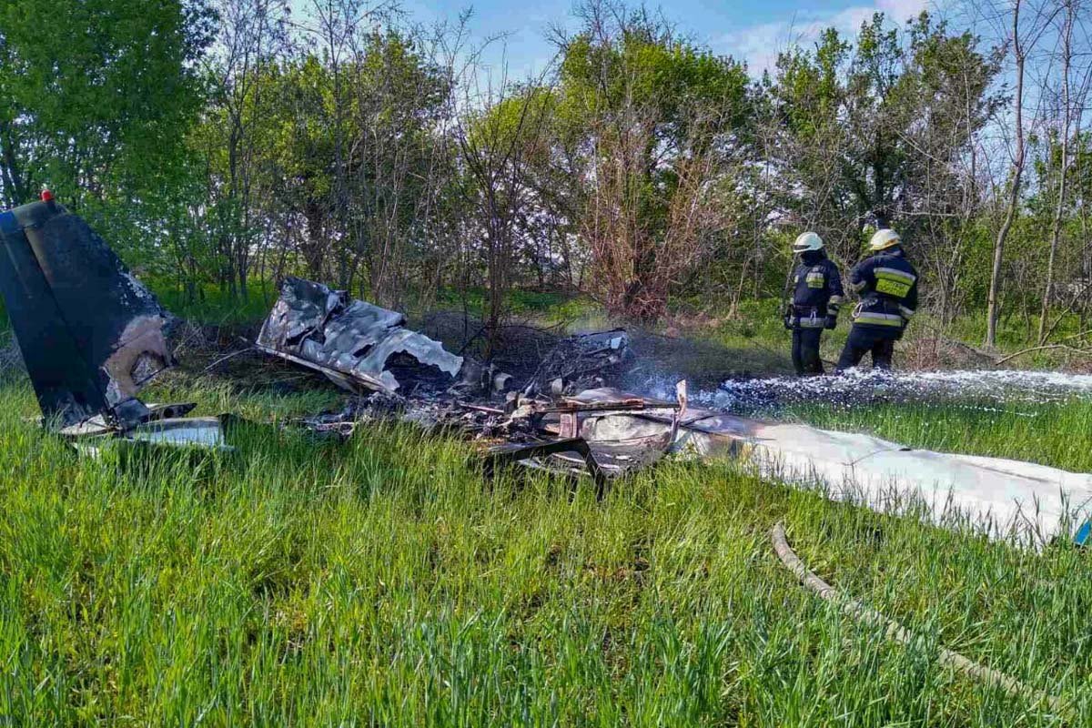 После падения самолет загорелся После падения самолет загорелся