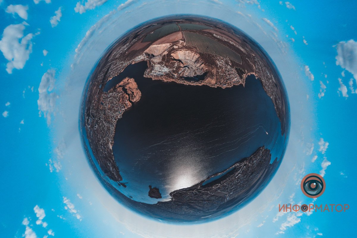 Но только ведь ищут джинсу в магазине, пульт под диваном, мобильный, носок.