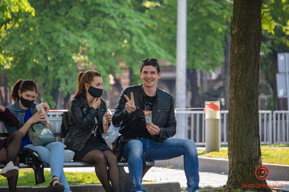 То, что у вас красивая улыбка, вовсе не значит, что вы можете ходить без маски ^_^