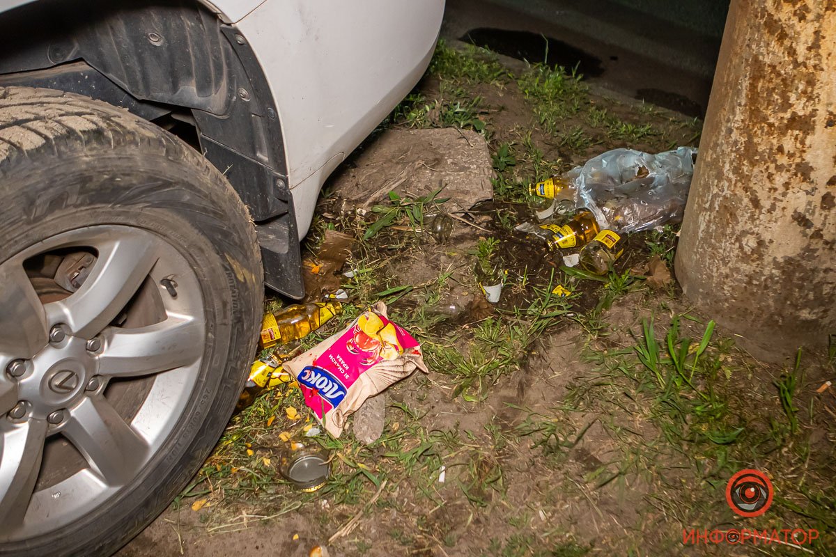В салоне нашли пакет с алкоголем В салоне нашли пакет с алкоголем