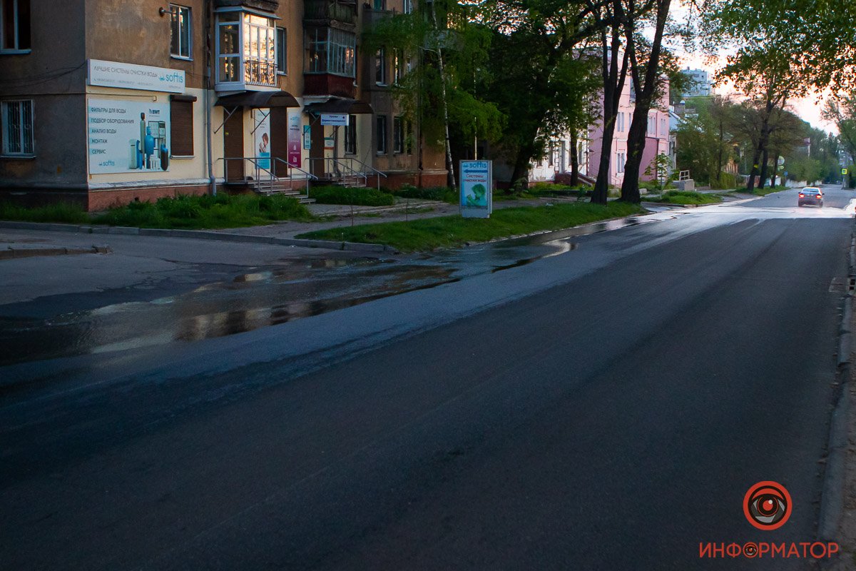 Вода растеклась на несколько десятков метров Вода растеклась на несколько десятков метров