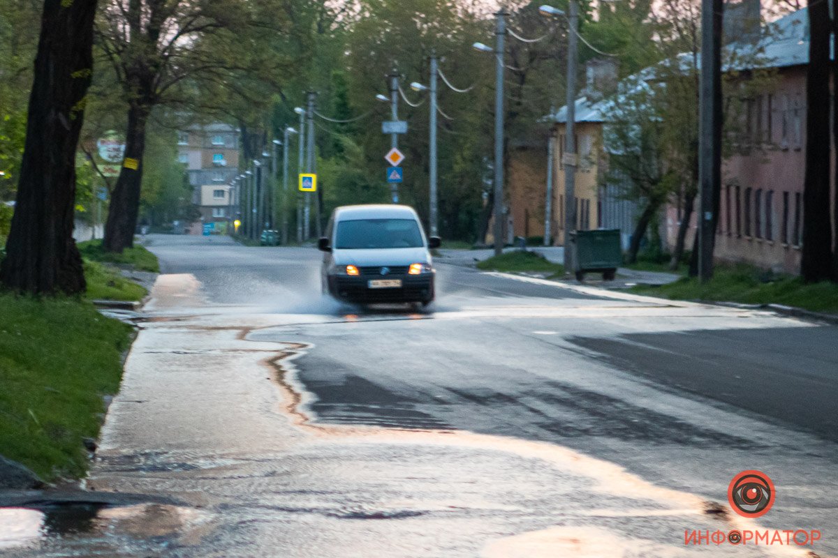 Ручьи бегут за перекрестком с Криворожской - от дома №2 до дома №8 Ручьи бегут за перекрестком с Криворожской - от дома №2 до дома №8