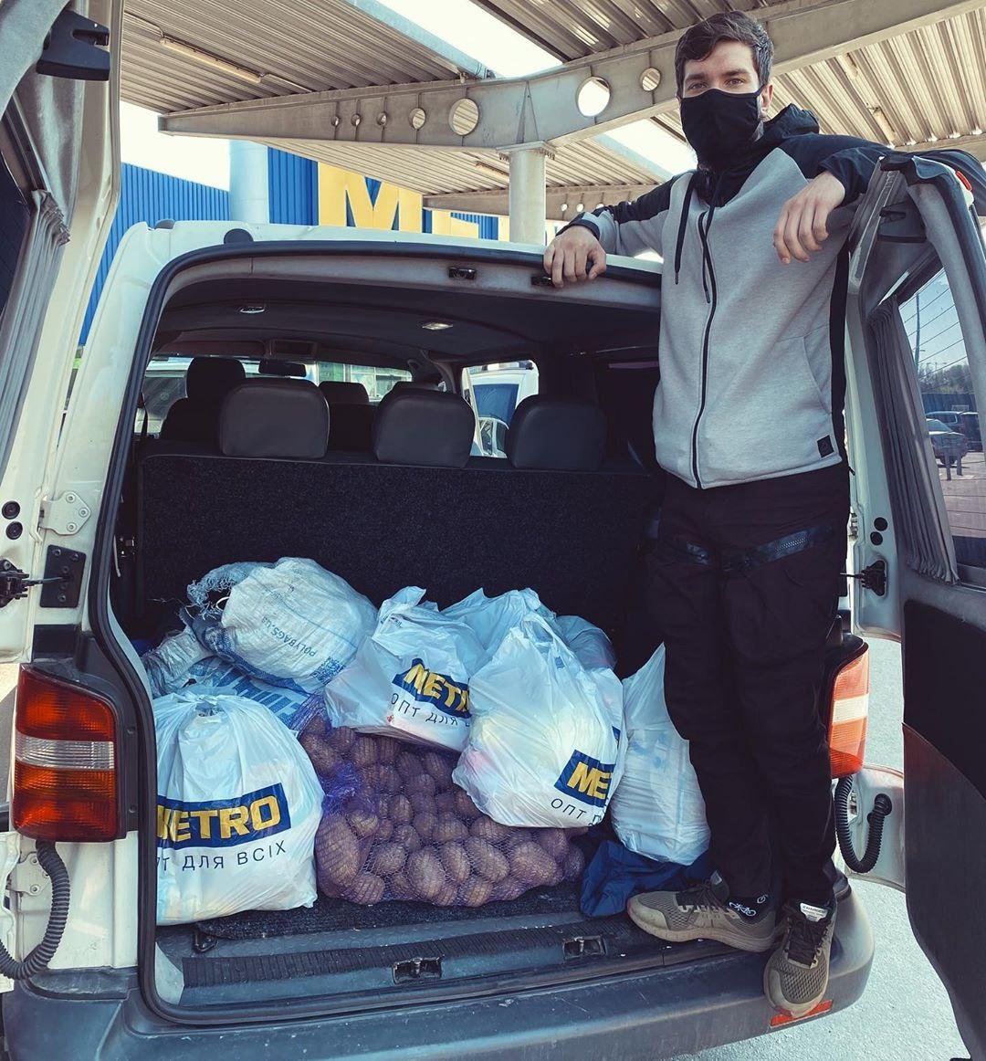 Карантин - время помогать ближним. Фото: sanych.blog