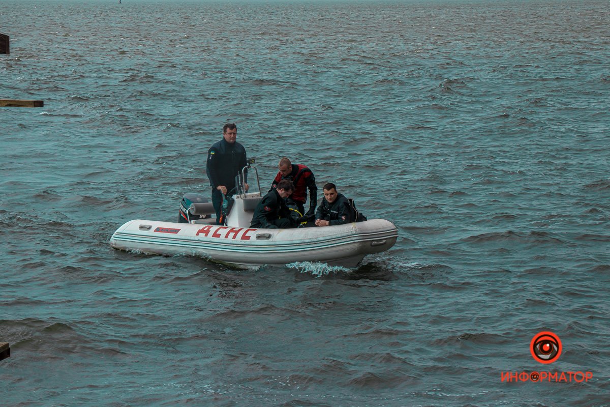 Водолазы ныряли в поисках молодого человека Водолазы ныряли в поисках молодого человека