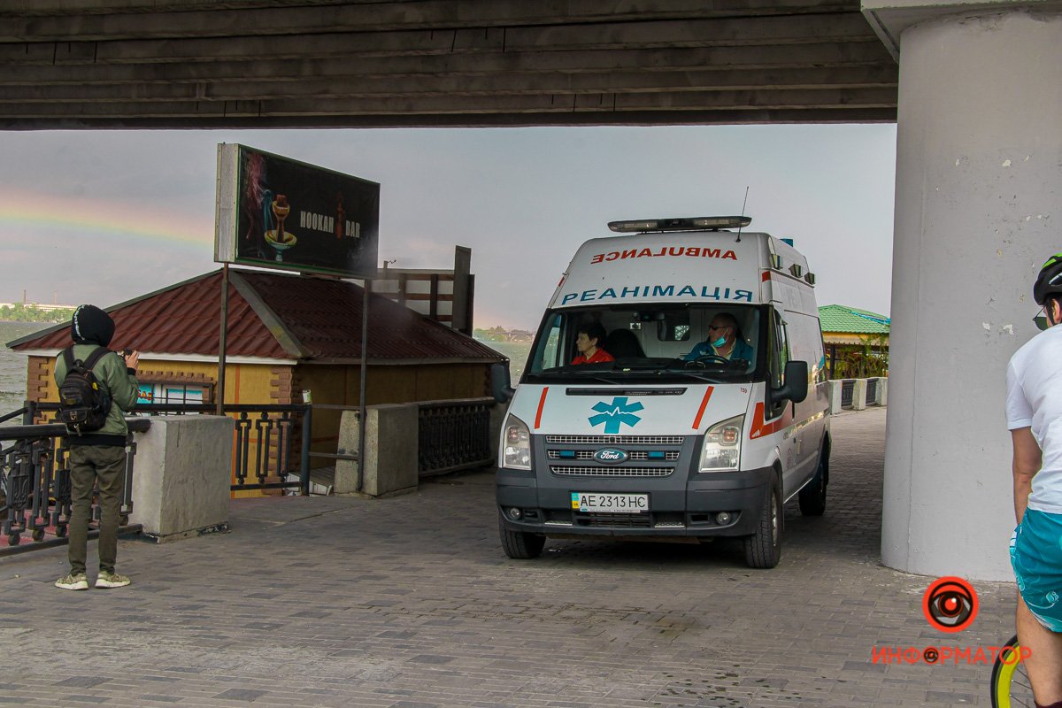 Врачи ожидали пока спасатели искали мужчину Врачи ожидали пока спасатели искали мужчину