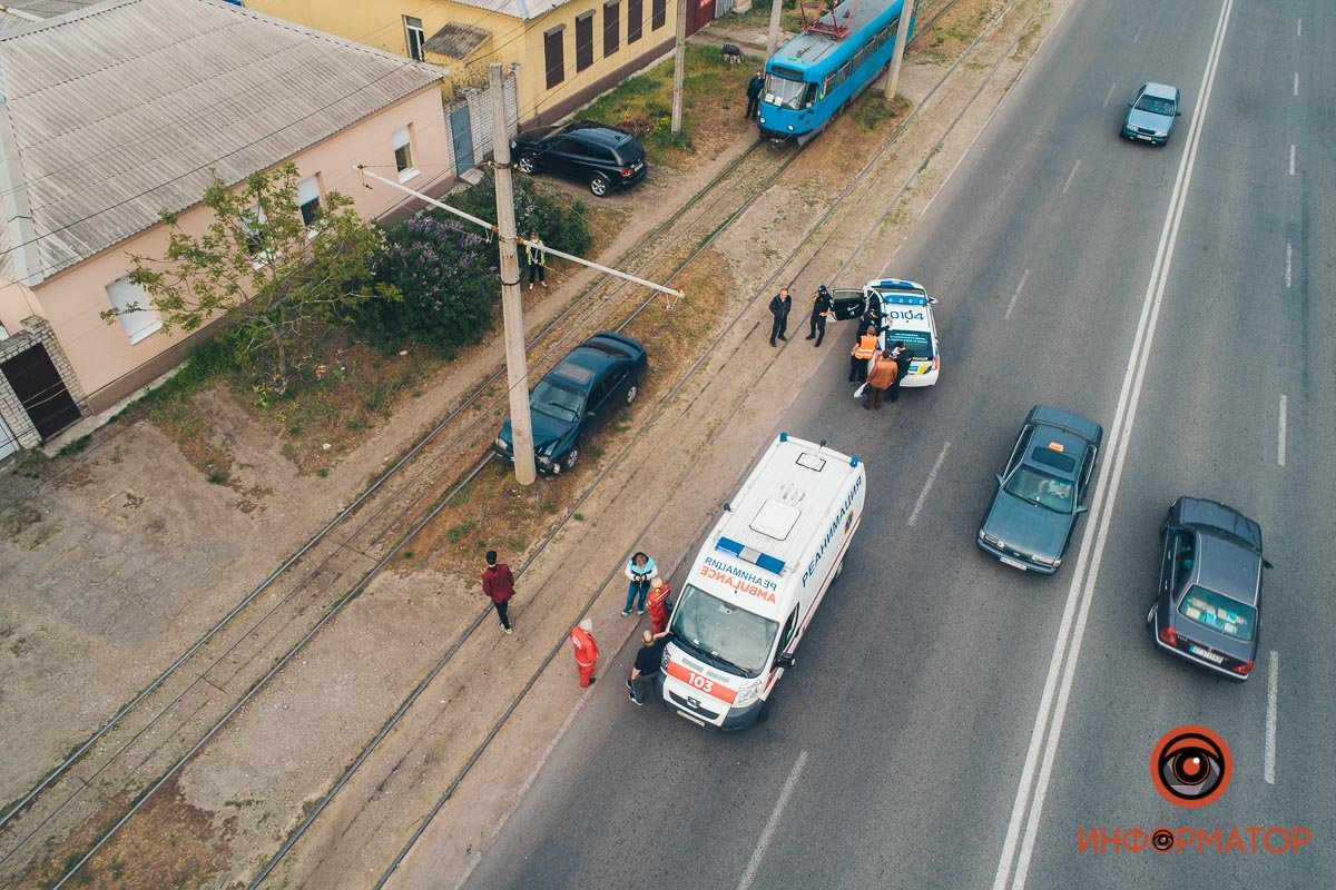 На место выехали правоохранители и медики