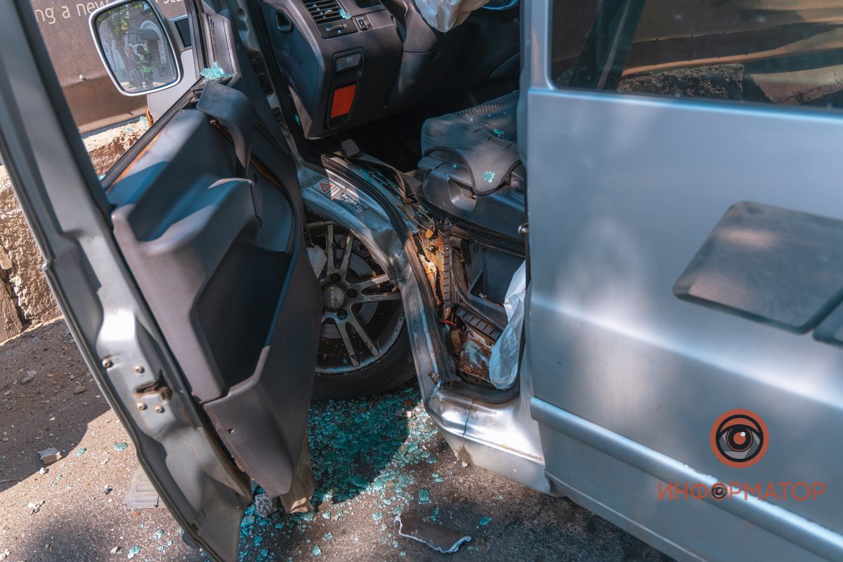 Авто проезжали по тротуару, пока патрульные не преградили проезд Авто проезжали по тротуару, пока патрульные не преградили проезд