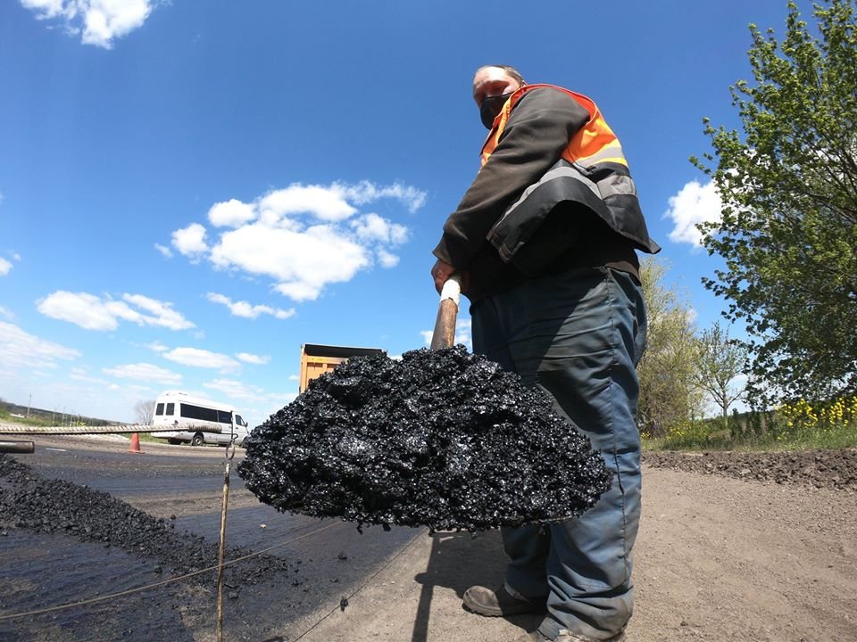 Юрий Голик показал, как идет ремонт трассы Р-73 Никополь-Днепр 3