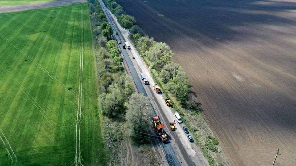 Юрий Голик показал, как идет ремонт трассы Р-73 Никополь-Днепр 6