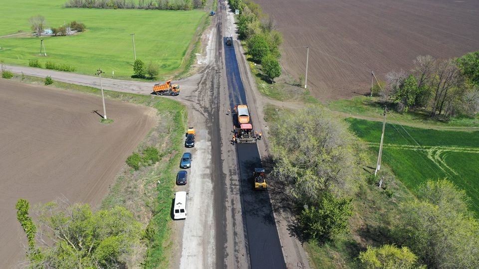 Юрий Голик показал, как идет ремонт трассы Р-73 Никополь-Днепр 10