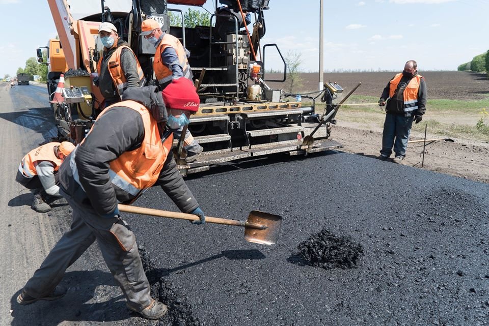 Юрий Голик показал, как идет ремонт трассы Р-73 Никополь-Днепр 11
