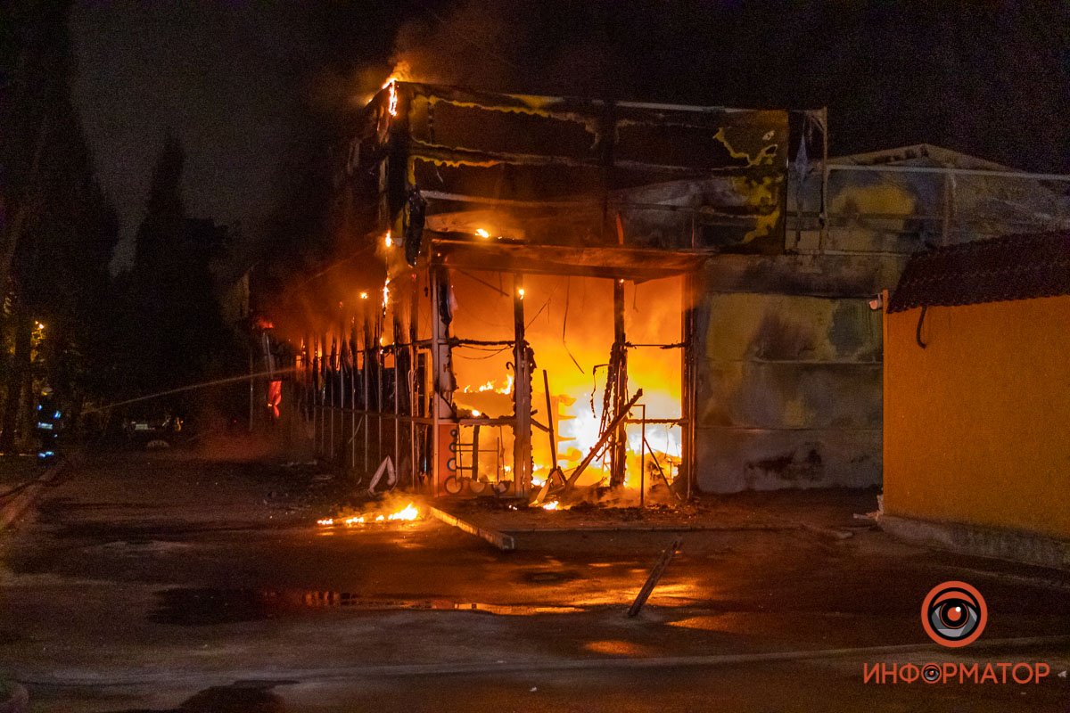 За считанные минуты остался только каркас За считанные минуты остался только каркас