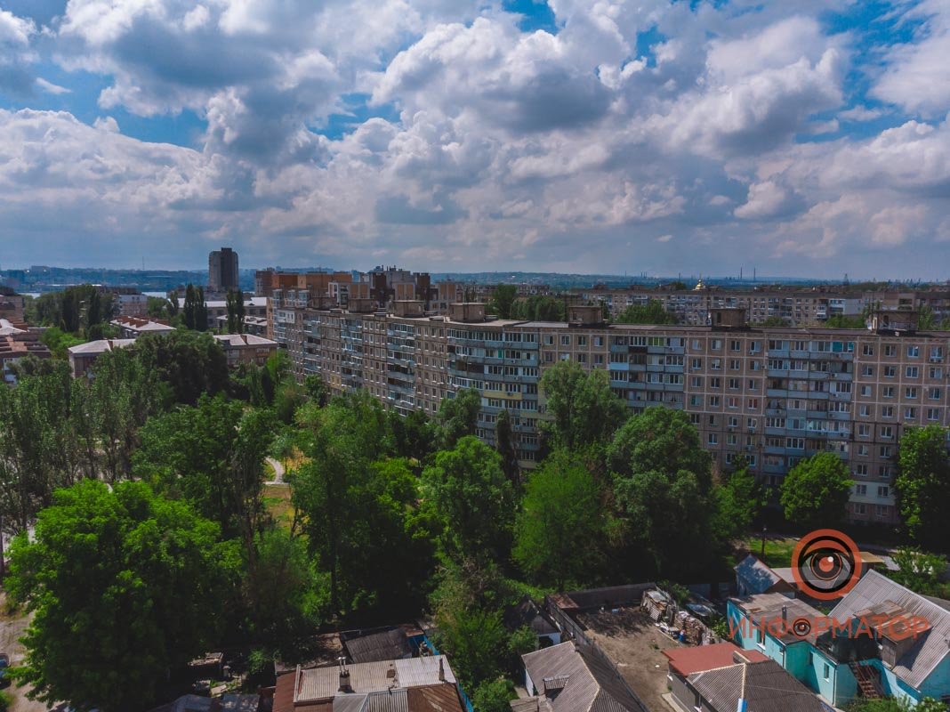 Солнца за облаками почти не видно Солнца за облаками почти не видно