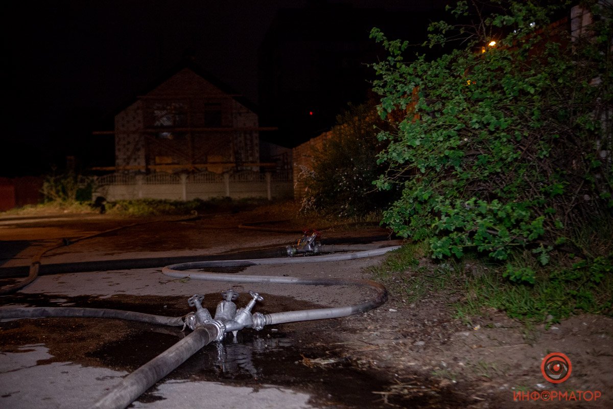 При ликвидации возгорания было задействовано 4 единицы пожарно-спасательной техники При ликвидации возгорания было задействовано 4 единицы пожарно-спасательной техники