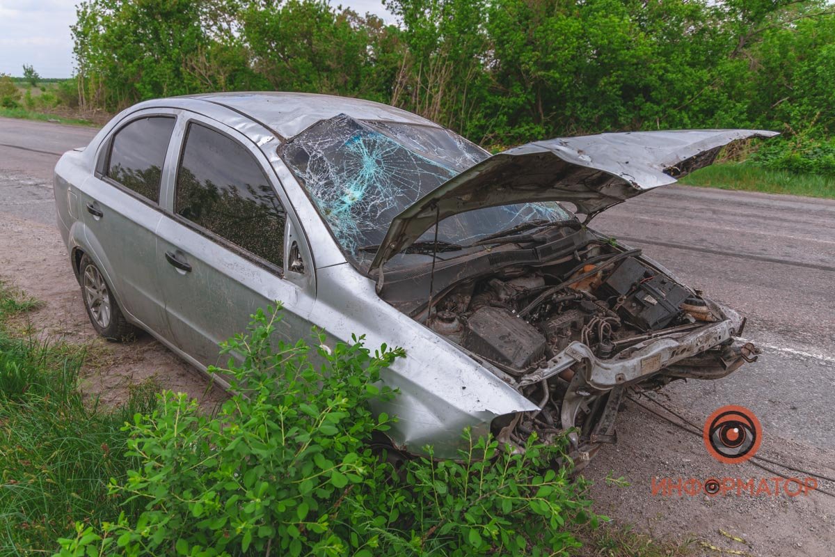 Водители мимо проезжающих машин помогли достать Chevrolet из кювета Водители мимо проезжающих машин помогли достать Chevrolet из кювета