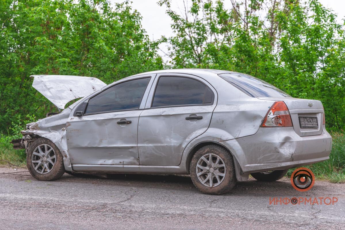 На "встречку" выехала фура, поэтому водитель Chevrolet резко свернул влево На "встречку" выехала фура, поэтому водитель Chevrolet резко свернул влево